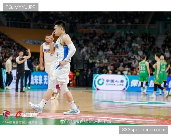 赵睿赛场上狂飙三分，球鞋却被吐槽像街头老男孩…这反差也太真实了吧！